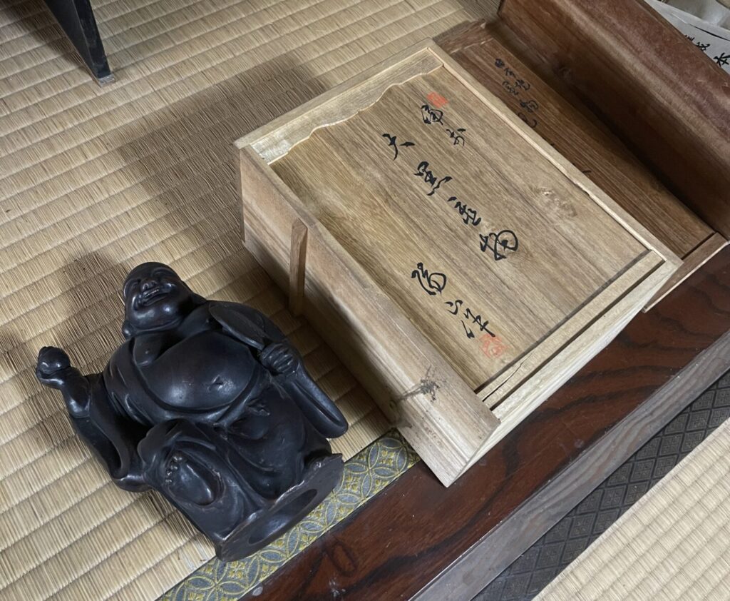 陶器製 仏像 座像、備前焼の観音様座像A1、№009、古い備前焼置物、希少品、 岡山市東区】備前焼 大黒天置物・小西陶古花瓶・煎茶道具 等 一軒家で